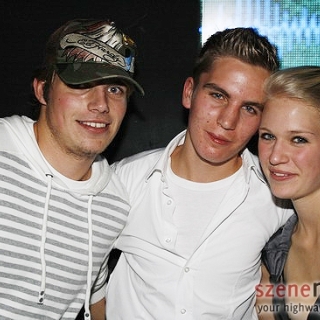 027
