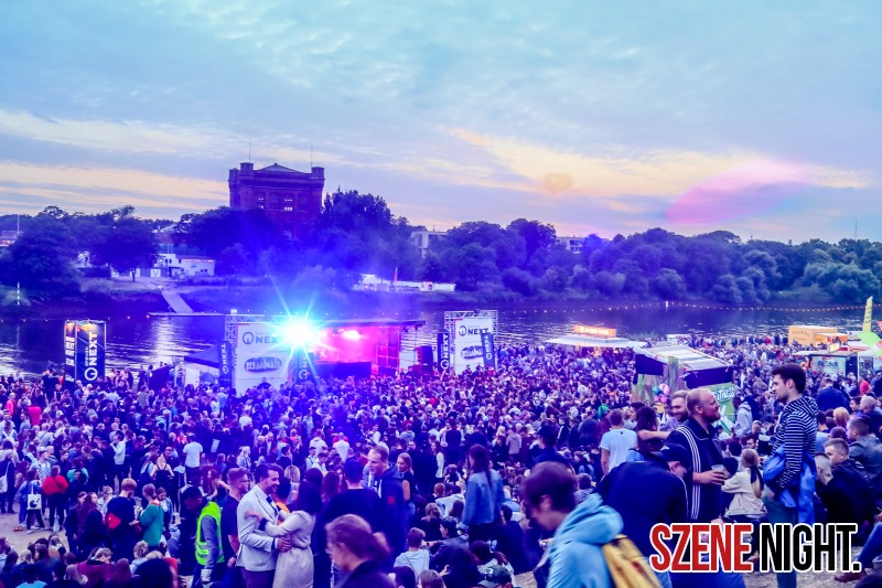 Breminale 2026 - Crowd vor der Bühne mit Weser im Hintergrund