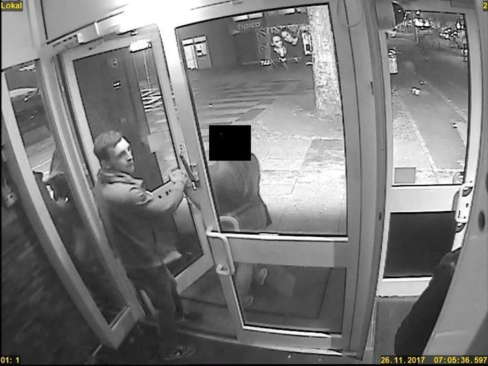pol hb nr 0676 polizei fahndet mit fotos nach sexualstraftaeter