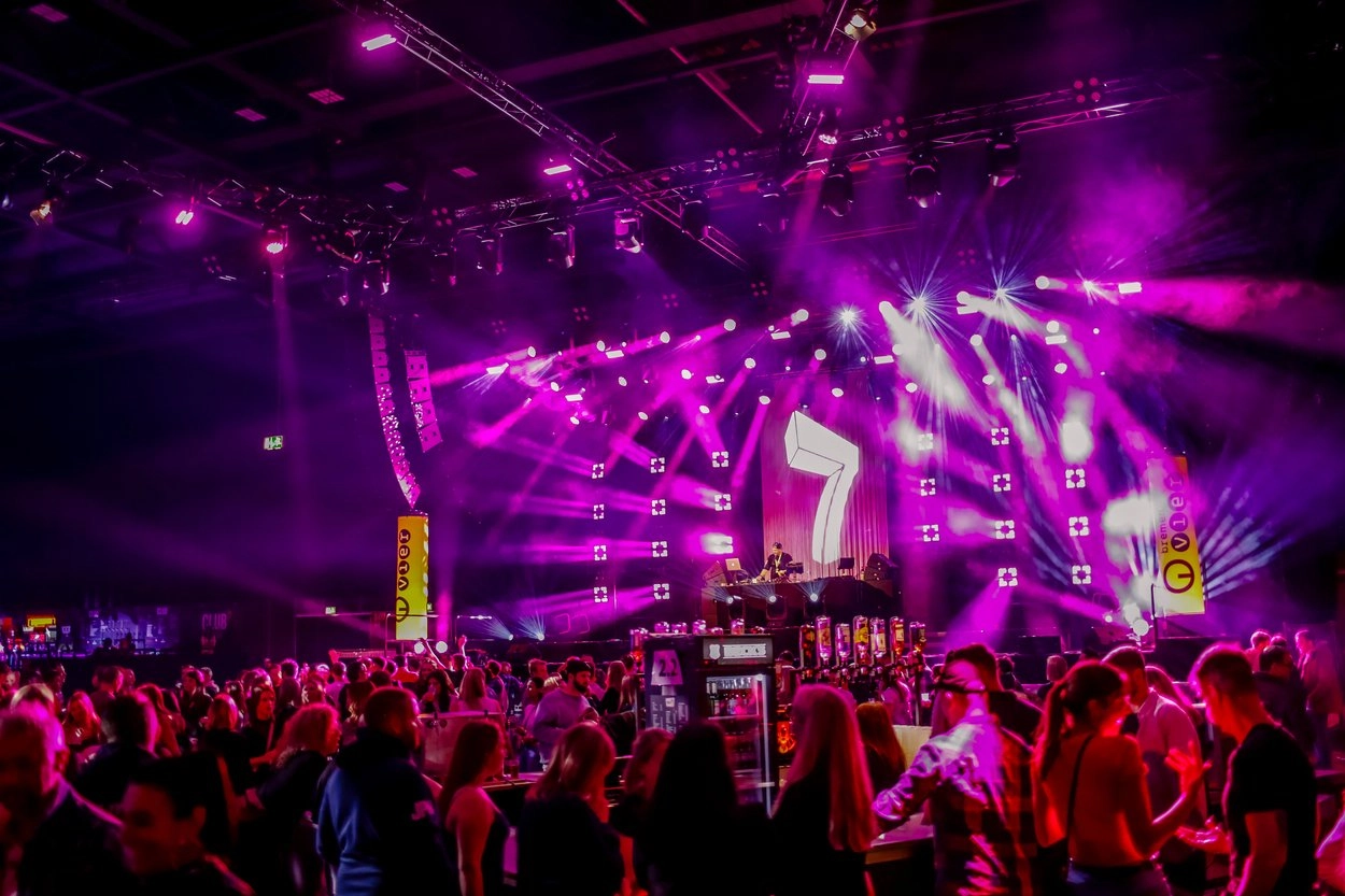 19.10.2023 Halle 7 - Mickie Kraus live auf der Bühne
