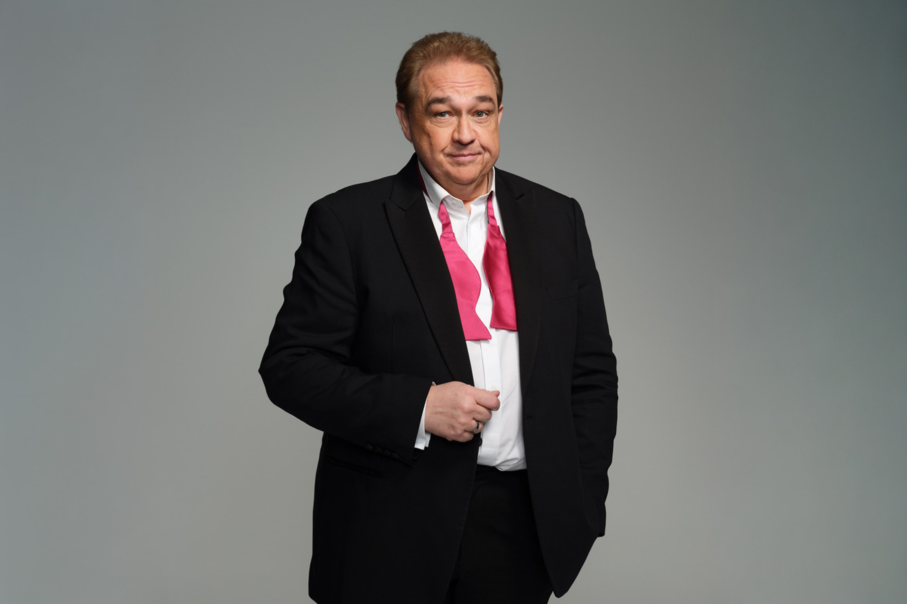 Oliver Kalkofe bringt bissige Boomer-Satire nach Oldenburg