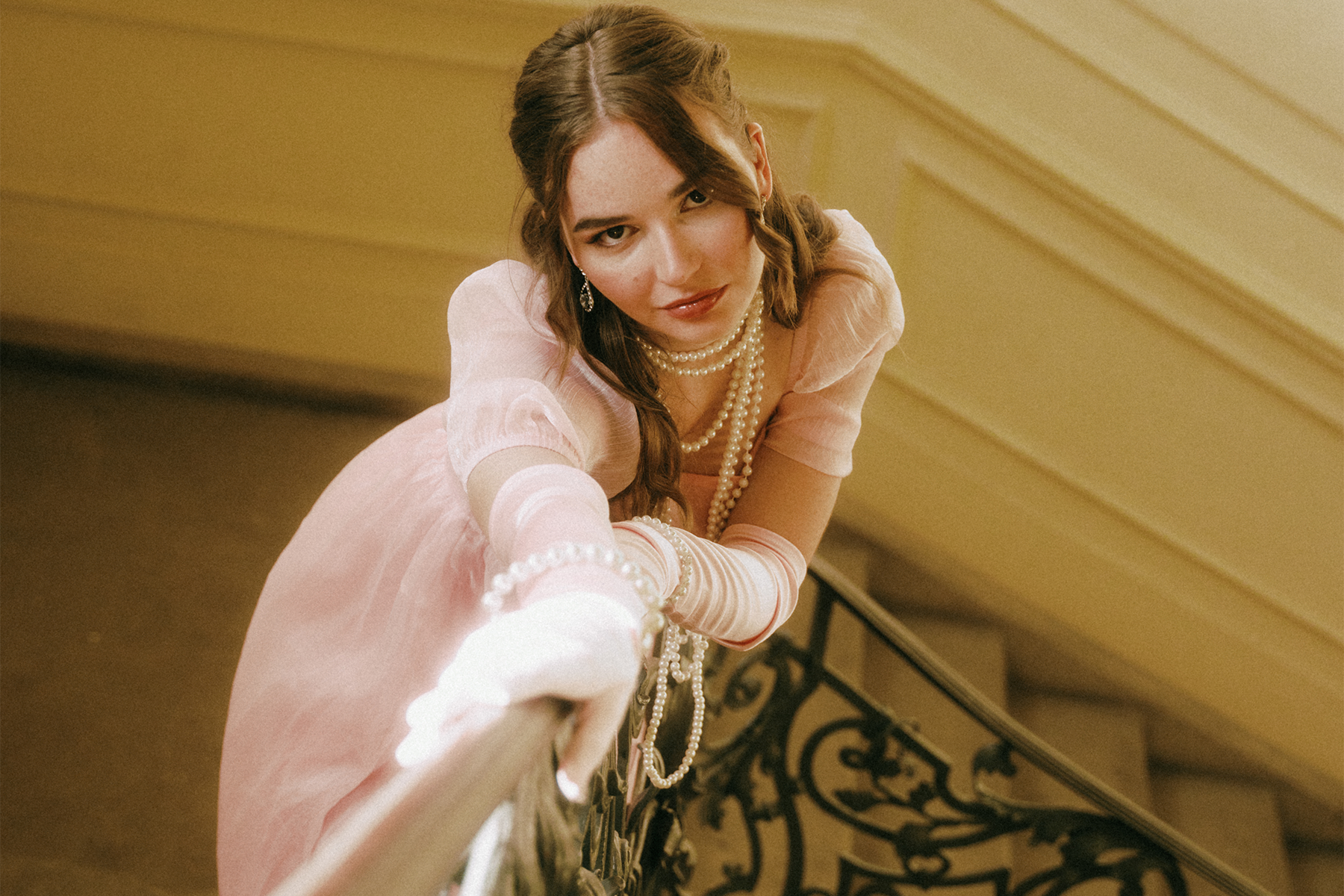 Julia Meladin veröffentlicht emotionalen Popsong Pokerface kündigt Deluxe Edition an