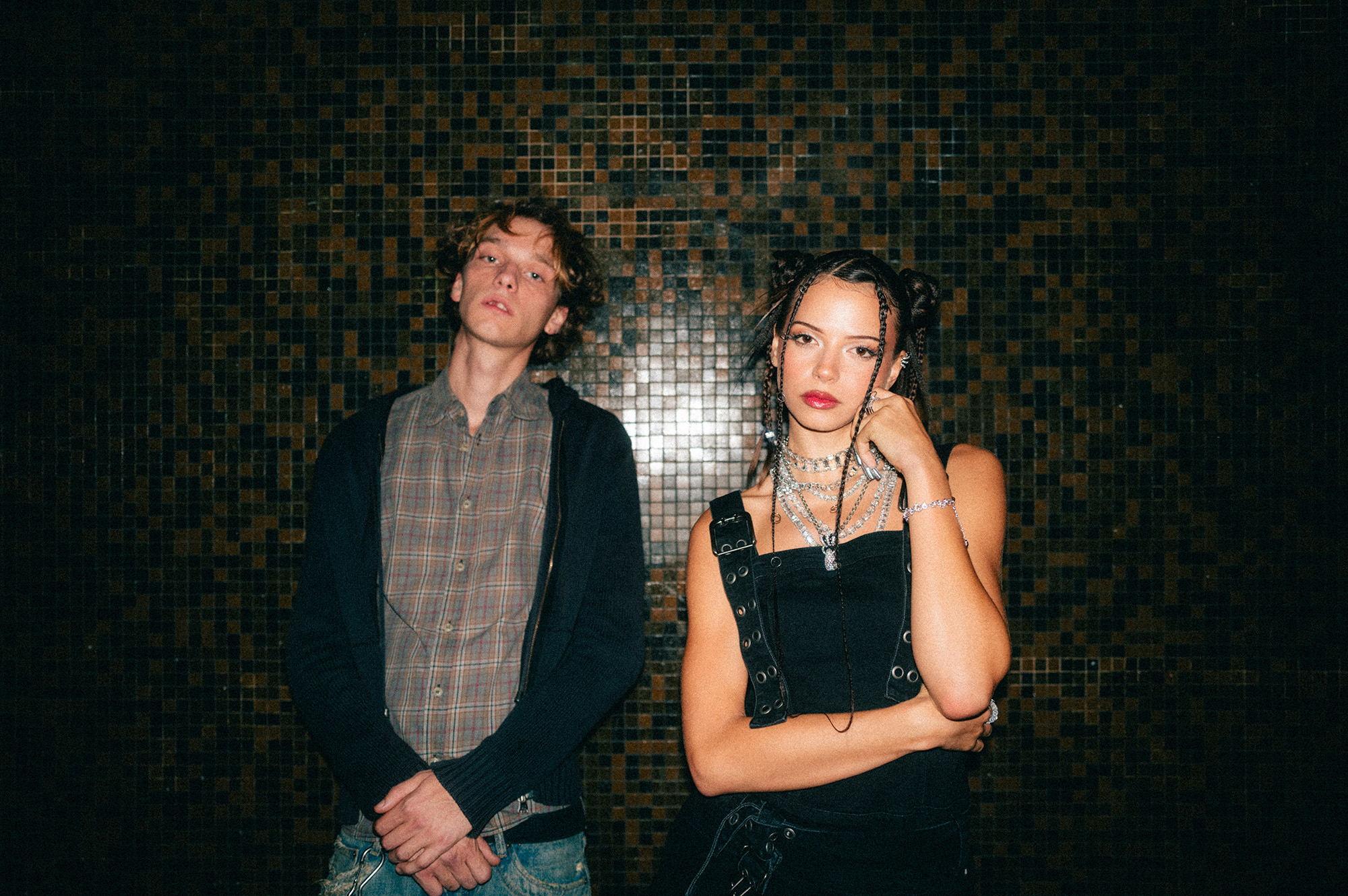 Nina Chuba und Makko veröffentlichen ehrlichen, energiegeladenen Song Fucked Up