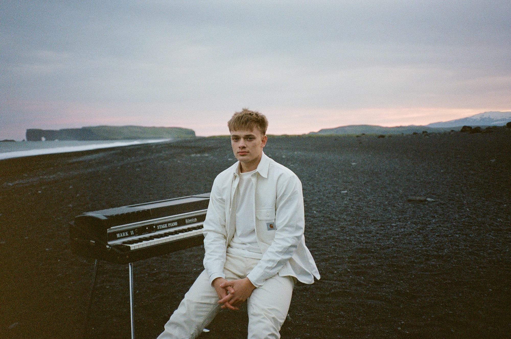 LEVKA veröffentlicht mit „langsam warm“ neue Indie-Pop-Single