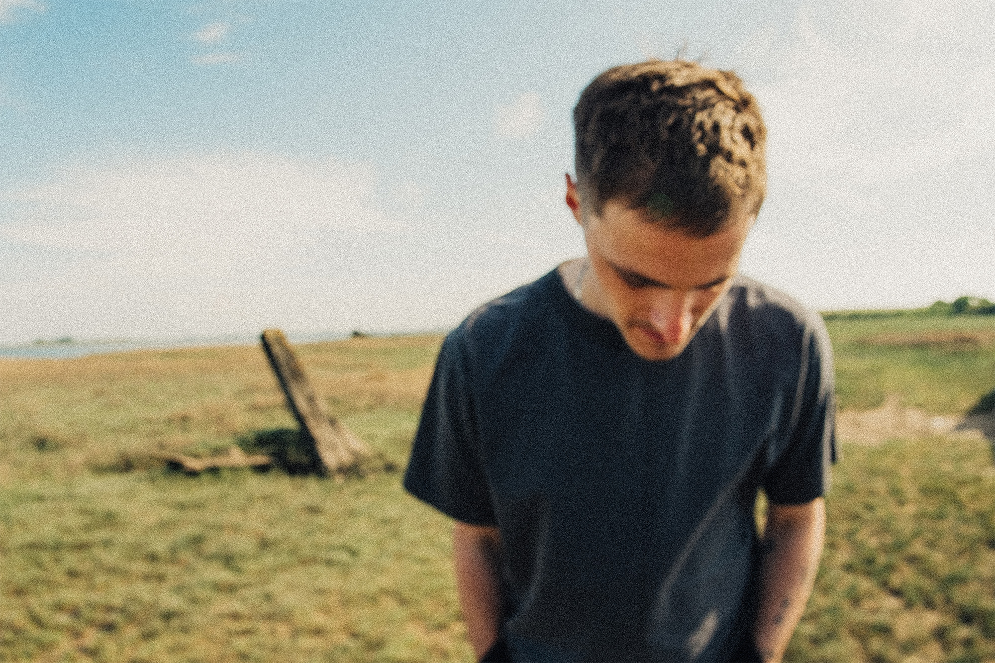 Tom Gregory veröffentlicht emotionalen Hit „Different Kind Of Love“