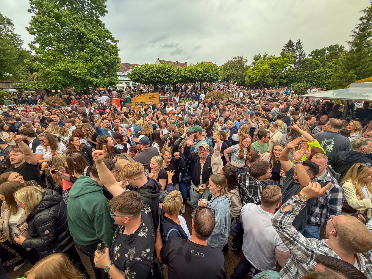 Grothenns Himmelfahrt Party Bremen begeistert mit DJ und Liveband