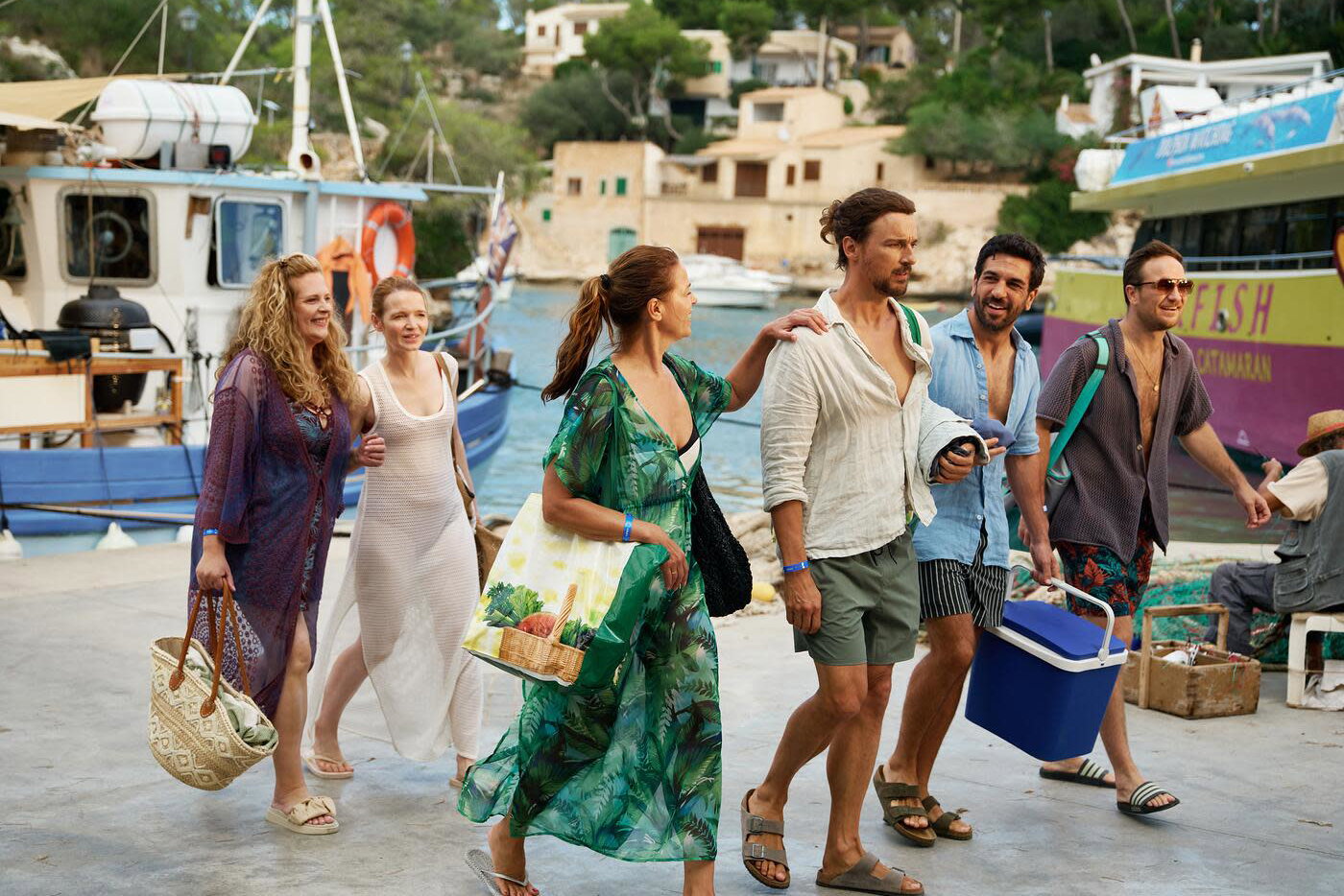 Der perfekte Urlaub Szenenbild mit der Freundesgruppe im Urlaub