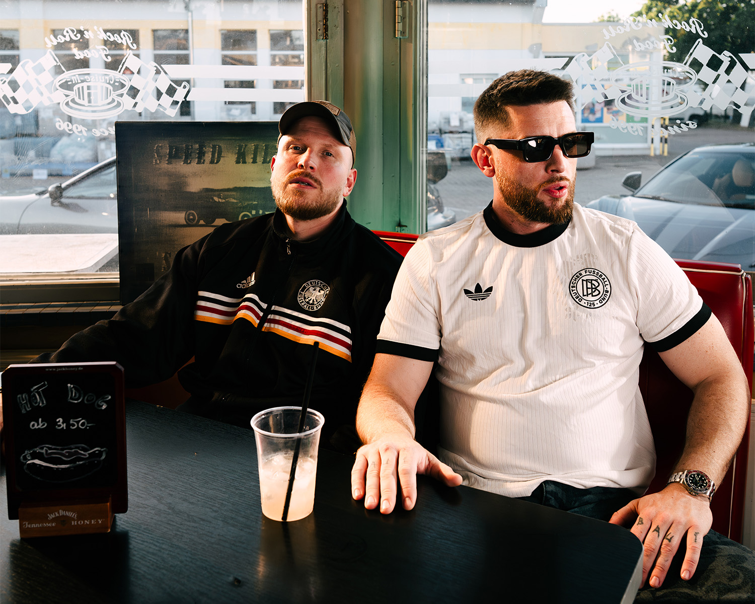 FINCH x Bausa verbinden Rap und Pop mit Sommer-Vibe