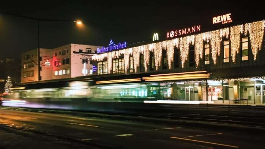 Berliner Freiheit in der Vahr bei Nacht