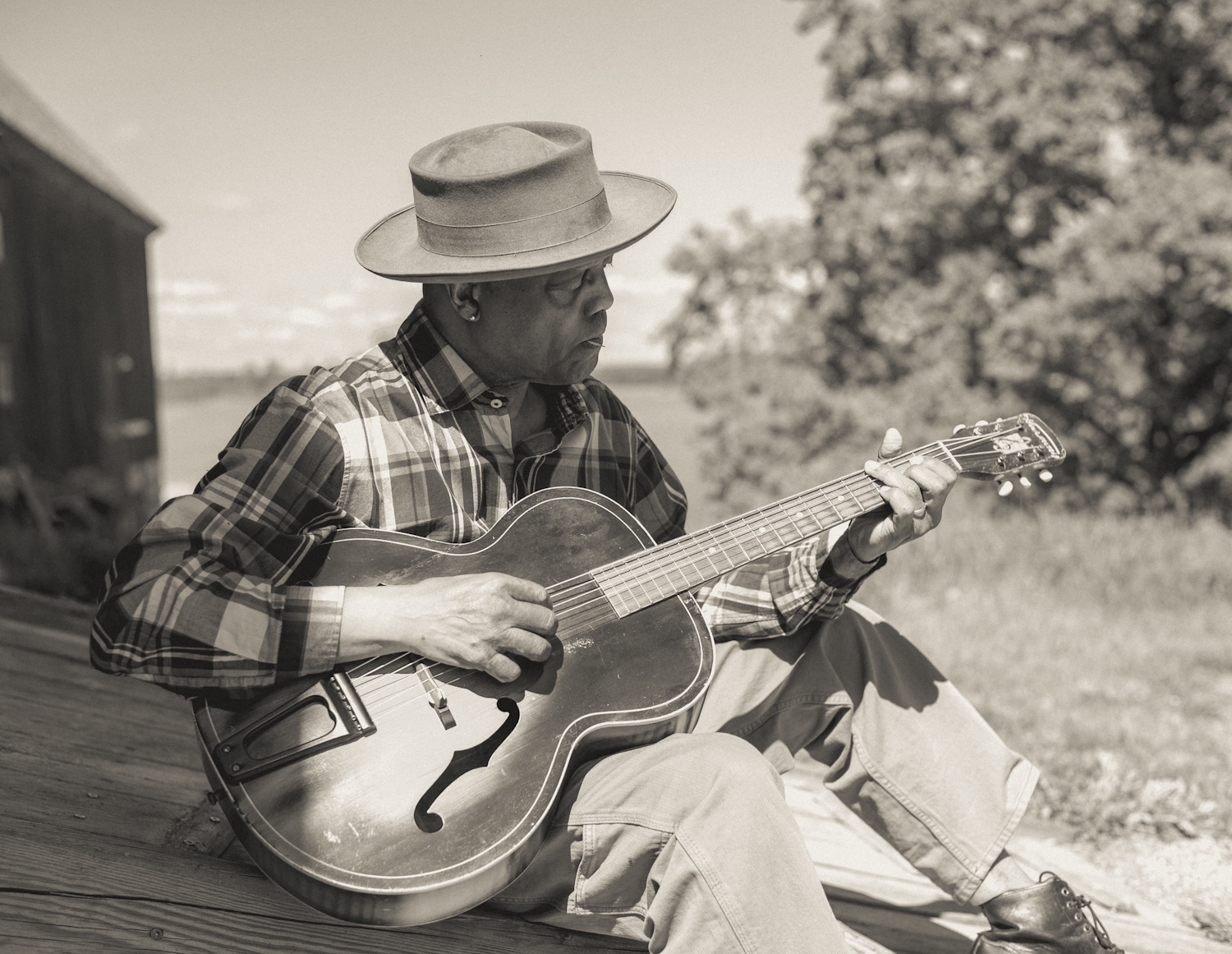Eric Bibb Solo