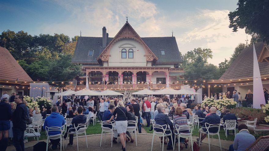 Lounge im Park