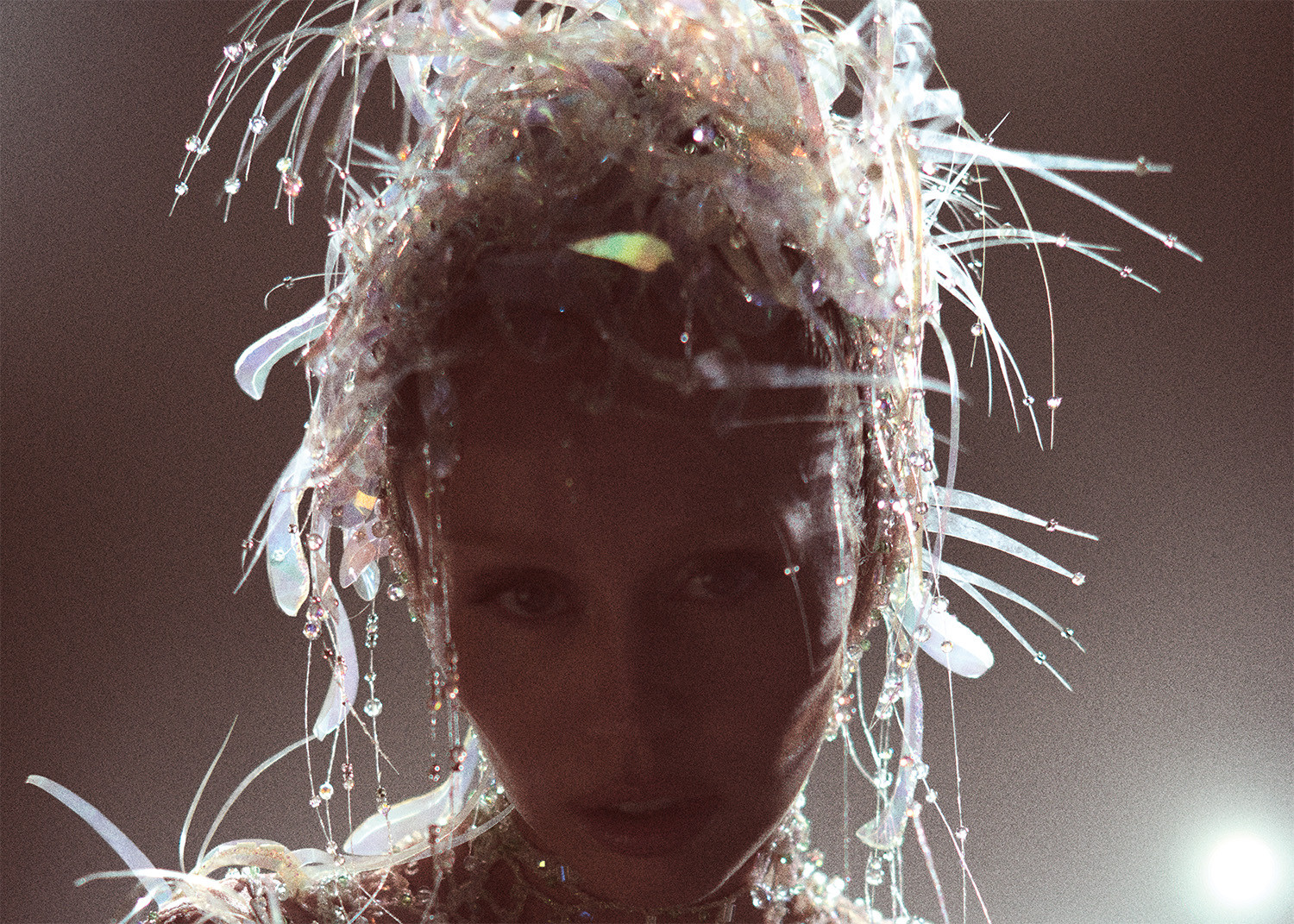 Miley Cyrus k&uuml;ndigt neues Album &bdquo;Something Beautiful&ldquo; an